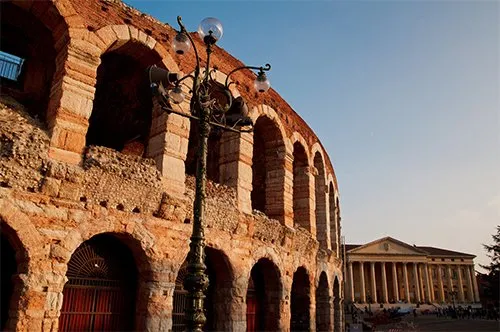 Entrada a la Arena de Verona